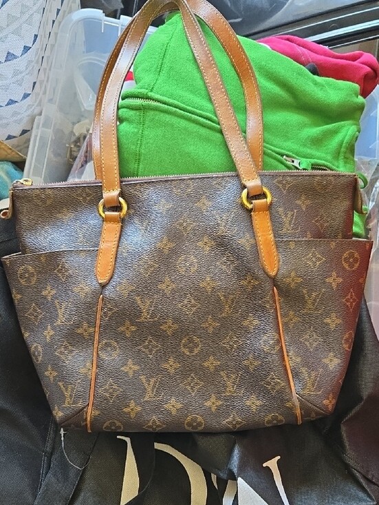 Louis Vuitton Handbags - Louis Vuitton Monogram Totally Canvas Brown Tote Bag